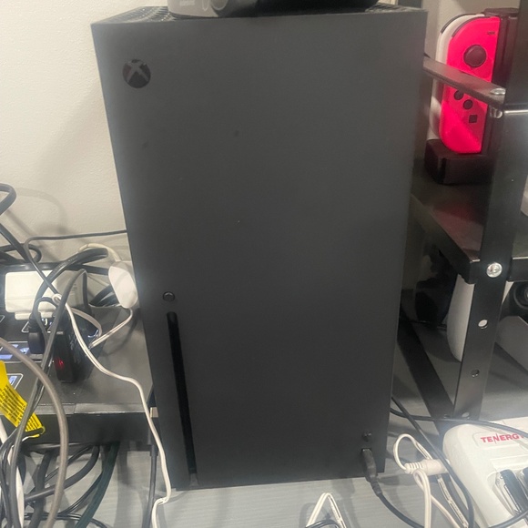 Xbox x 1tb - Picture 1 of 2